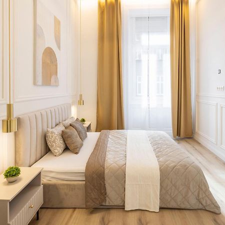 Exclusive & Prestigious Central Residence W/ Balcony 부다페스트 외부 사진