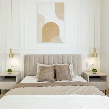 Exclusive & Prestigious Central Residence W/ Balcony 부다페스트 외부 사진