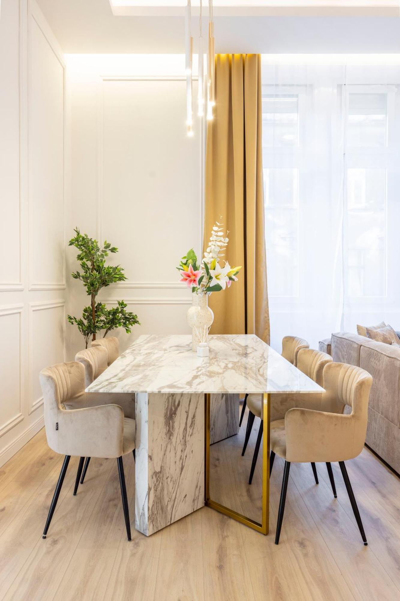 Exclusive & Prestigious Central Residence W/ Balcony 부다페스트 외부 사진